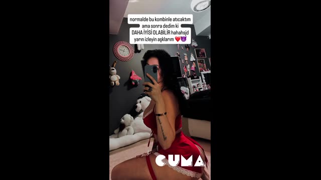 Cansu Bade Tas: Kırmızı Dantel Selfie Popo - Türk İfşa