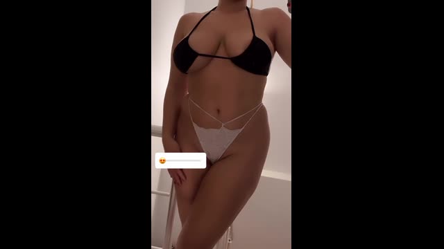 Elif Karaaslan İfşa — Bikiniyle Kalça Sallıyor